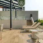 Luxury 2 Bedroom Condo - Rooftop Pool With City View