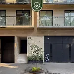 Luxury 2 Bedroom Condo - Rooftop Pool With City View