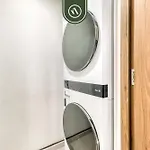 Luxury 2 Bedroom Condo - Rooftop Pool With City View