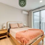 Luxury 2 Bedroom Condo - Rooftop Pool With City View