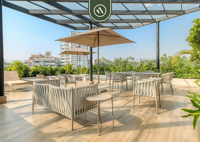 Luxury 2 Bedroom Condo - Rooftop Pool With City View