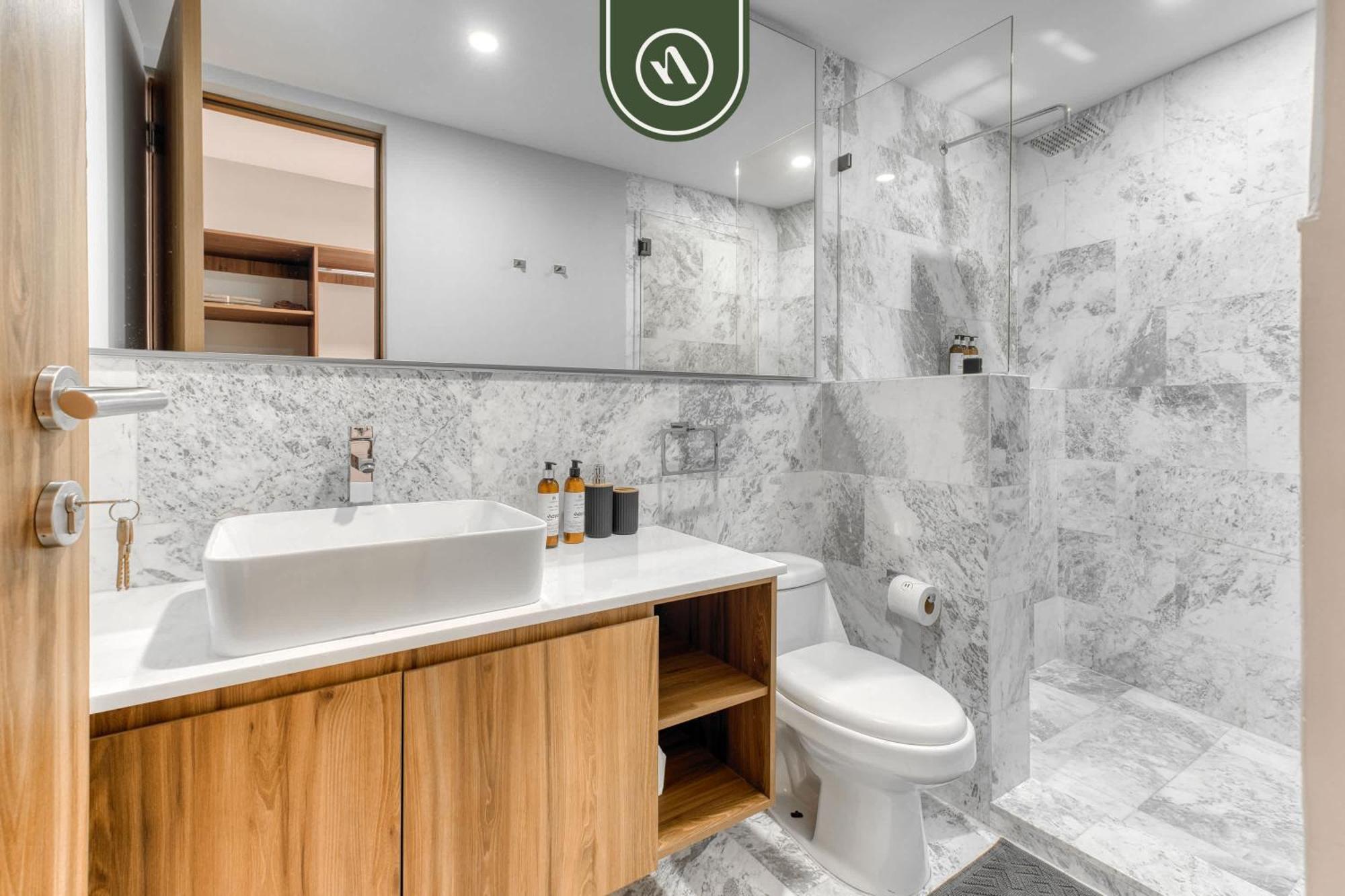 Luxury 2 Bedroom - Rooftop Pool With View *
