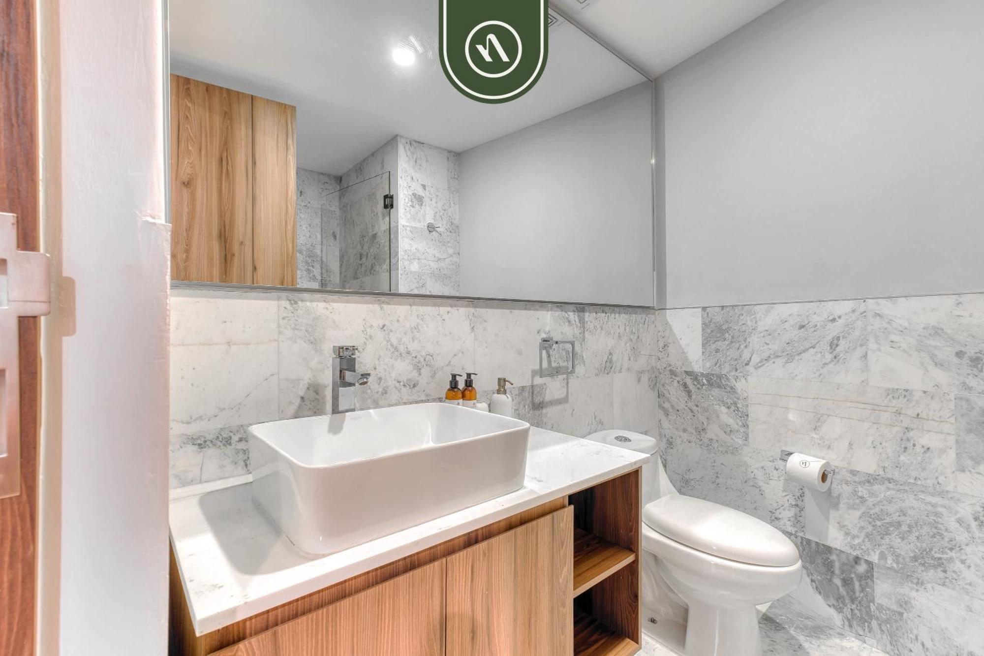Luxury 2 Bedroom - Rooftop Pool With View
